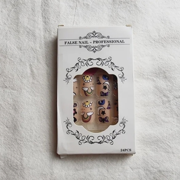 24 Pieces Fake press on nails - Picture 4 of 5
